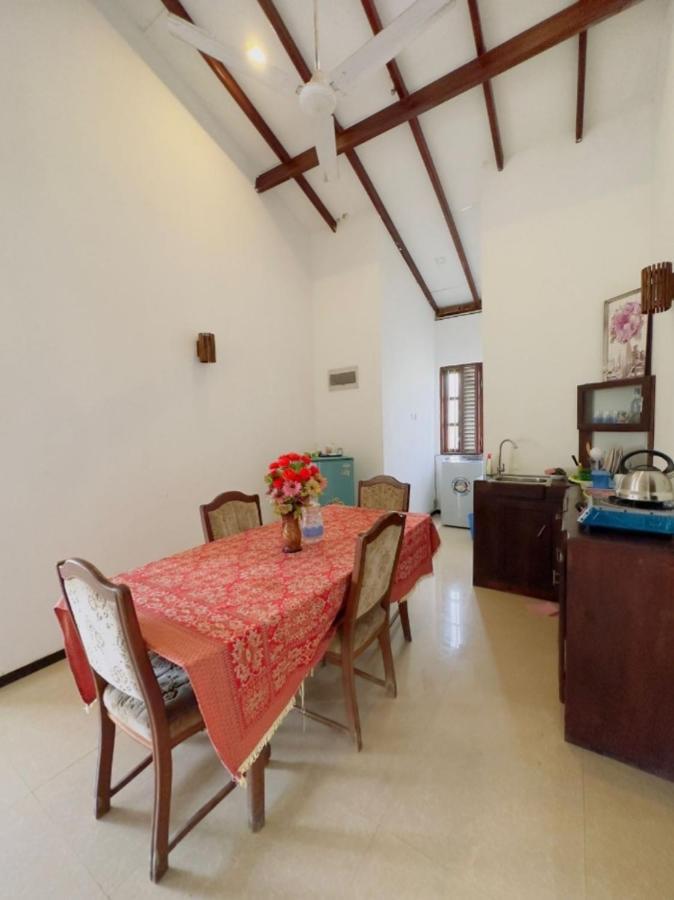 Royal Beach Villa Unawatuna Exterior foto