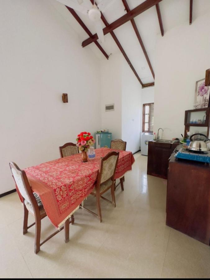 Royal Beach Villa Unawatuna Exterior foto