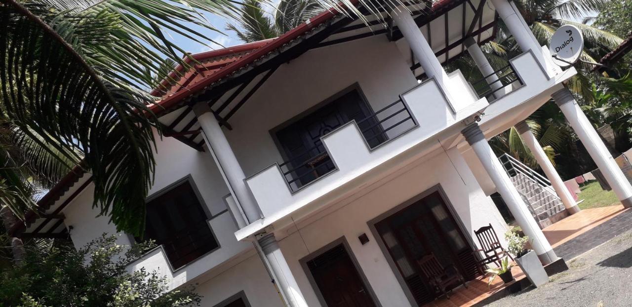 Royal Beach Villa Unawatuna Exterior foto