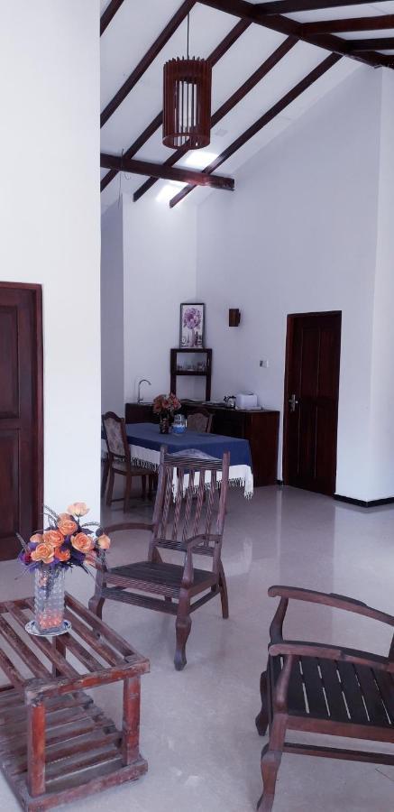 Royal Beach Villa Unawatuna Exterior foto
